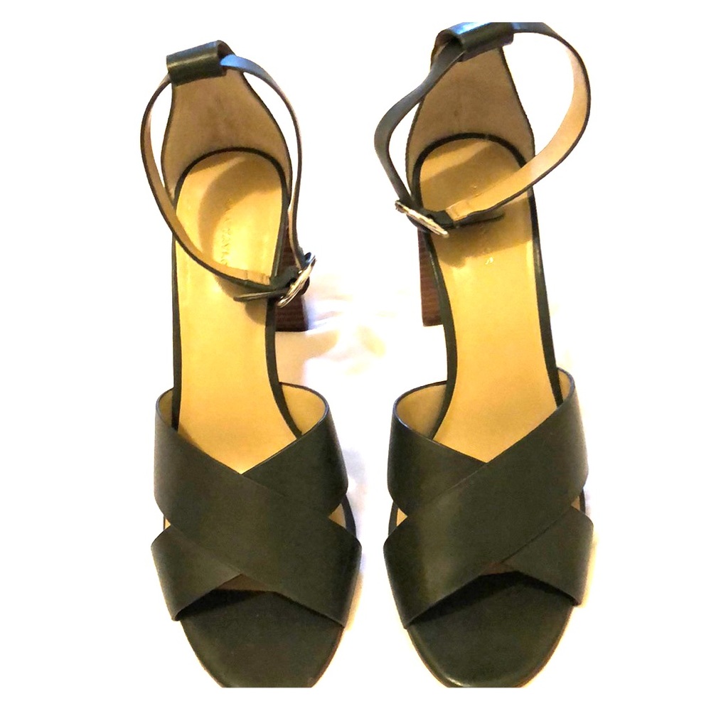Like new Ann Taylor green sandals